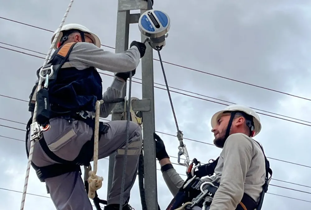 AKEDAŞ Saha Çalışanlarına “Yüksekte Güvende Çalışma” Eğitimi Verdi