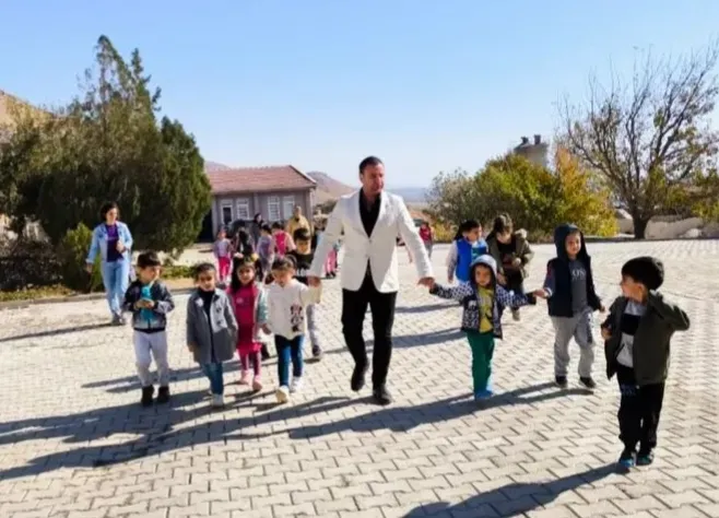 İlçe Müdürü Hakan Leblebici’den Öğretmenler Günü Mesajı