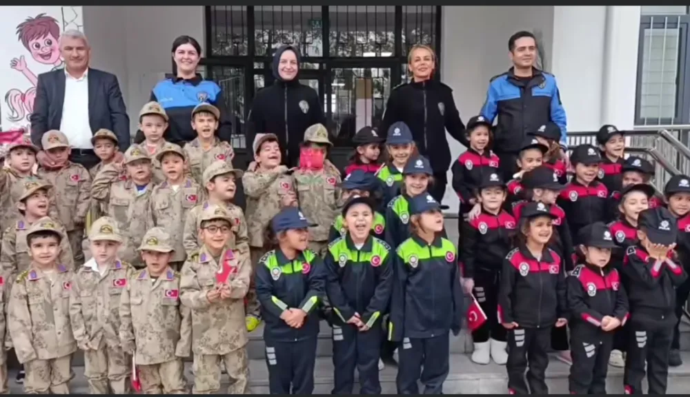 Minik Öğrencilere Polislik ve Güvenli Yaşam Eğitimi