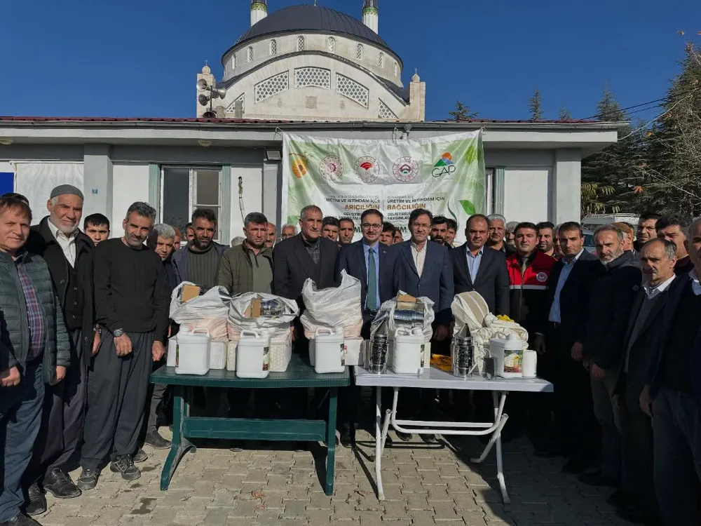 Sincik’te Çiftçilere Makine ve Arıcılık Ekipmanı Desteği