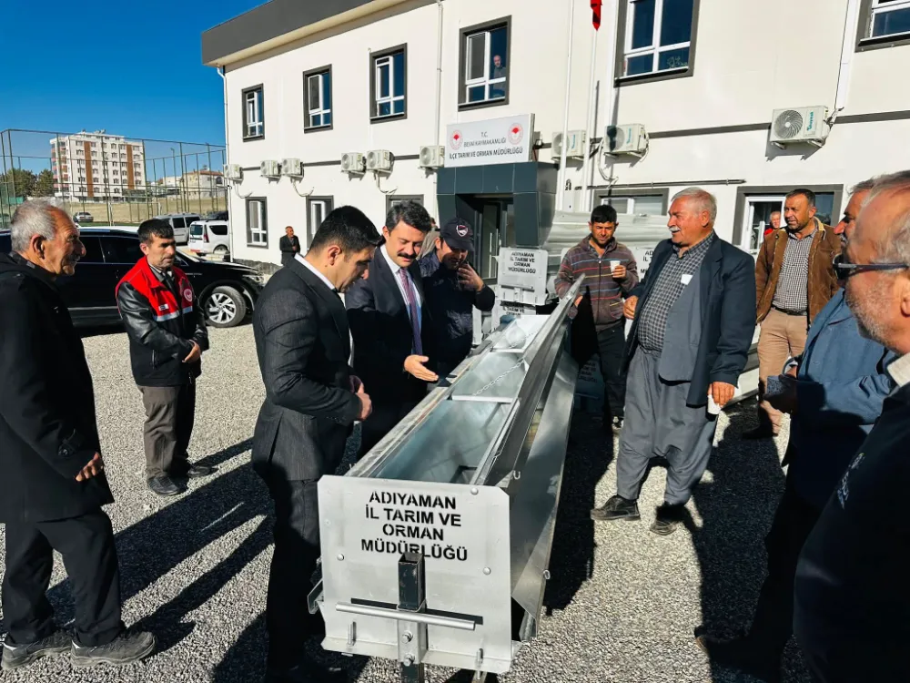 Besni’de %70 Hibeli Küçükbaş Otomatik Yemlikler Yetiştiricilere Dağıtıldı