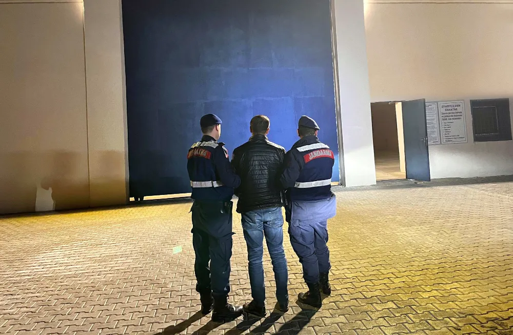 Aranan Şahıs Jandarma Operasyonuyla Yakalandı