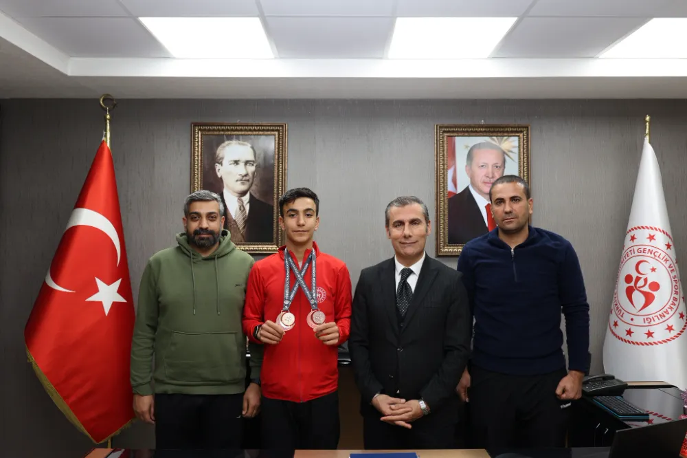 MUSTAFA YAVAŞ’TAN ALTIN MADALYA!