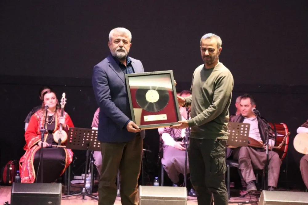  Adıyaman Belediyesi Harfane Topluluğu Şanlıurfa’da kulakların pasını sildi