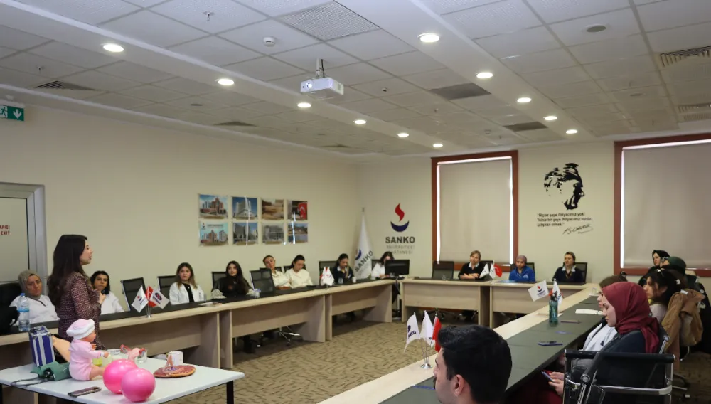  SANKO ÜNİVERSİTESİ HASTANESİ’NDE “BİLİNÇLİ GEBELER, SAĞLIKLI BEBEKLER” KONULU EĞİTİM TOPLANTISI YAPILDI