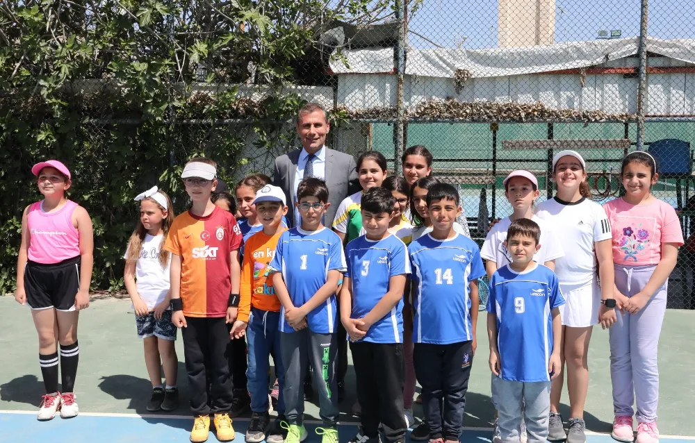 ADIYAMAN’DA MİNİK RAKETLER KORTTA TER DÖKTÜ