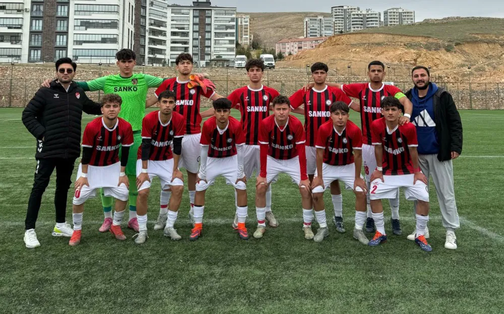 ADİL SANİ KONUKOĞLU SPOR LİSESİ KADIN VE ERKEK FUTBOL TAKIMLARI TÜRKİYE FİNALLERİNDE