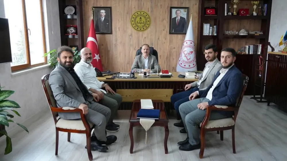 İHH’dan İl Milli Eğitim Müdürü Ali Tosun’a Ziyaret ve Teşekkür Plaketi