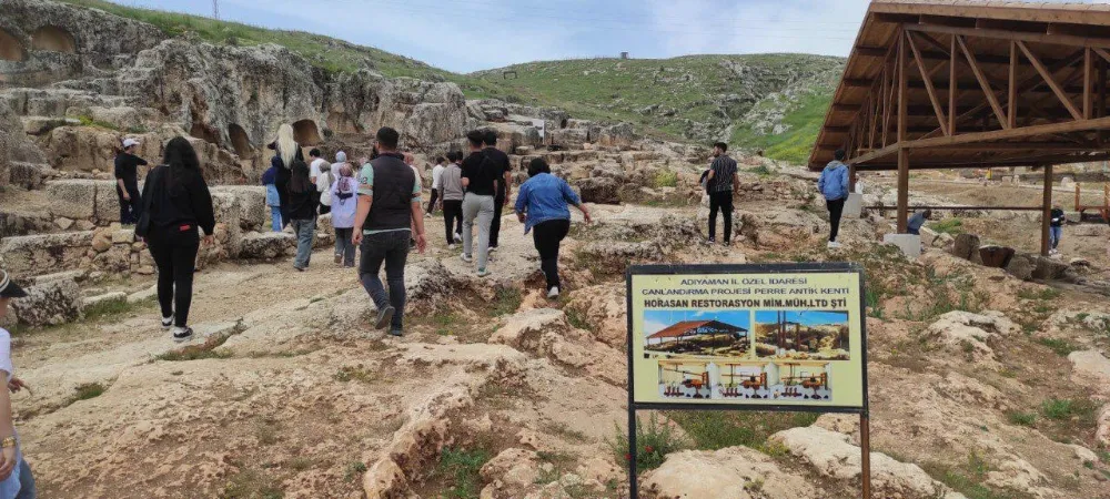Adıyaman Belediyesi’nden YKS Adaylarına Moral Gezisi: Perre Antik Kenti’nde Tarihle Buluşma