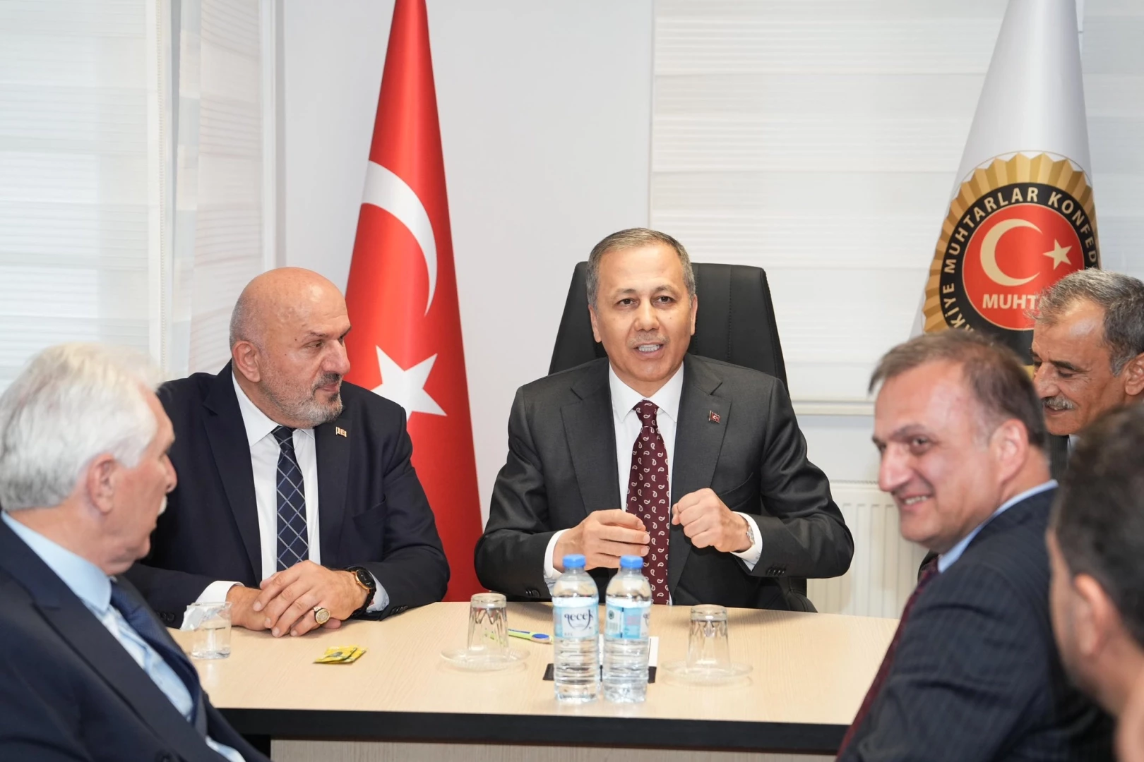 Bakan Yerlikaya’dan muhtarlara ziyaret