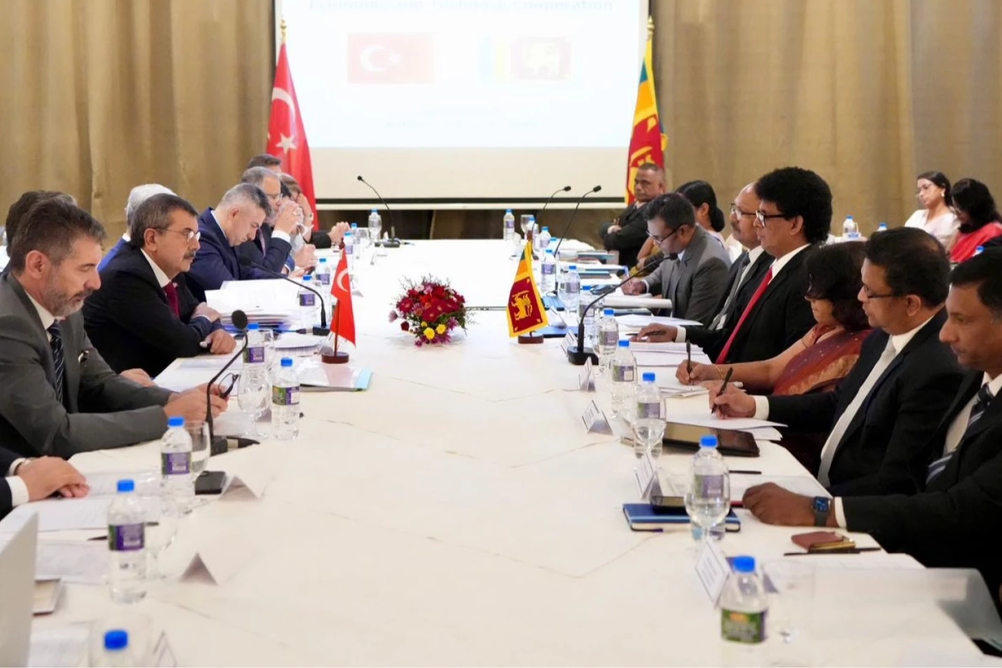 Bakan Tekin Türkiye-Sri Lanka iş birliği toplantısında