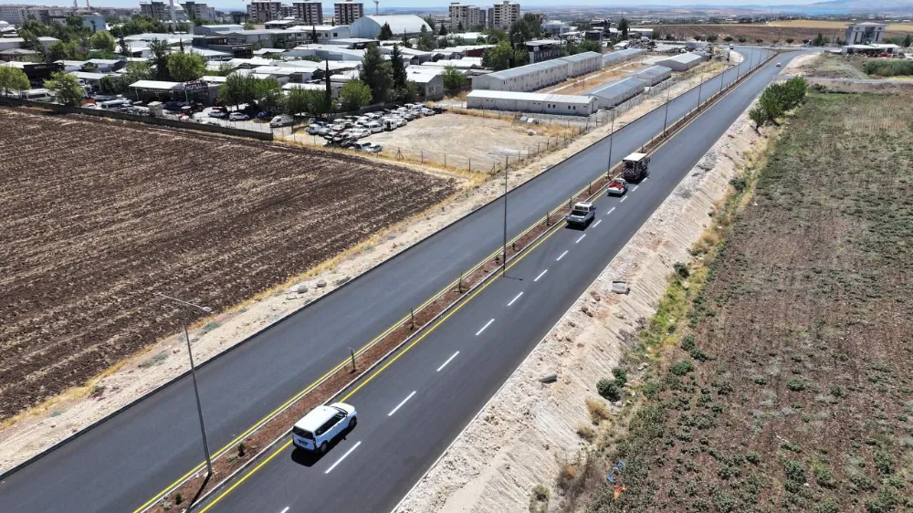 Mersin Caddesi’nde Yol Çizgi ve Trafik İşaretleme Çalışmaları Başladı