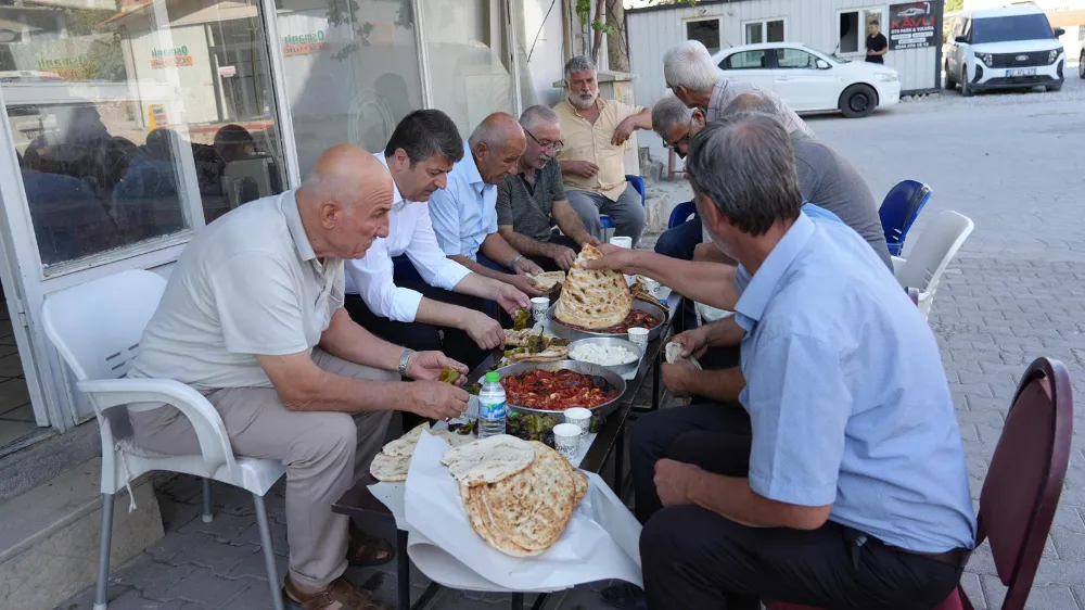 Başkan Tutdere, Erdem Caddesi esnafıyla kahvaltıda buluştu