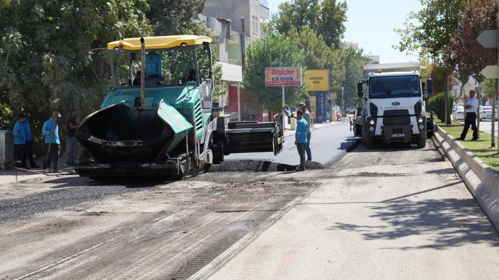 Adıyaman Belediyesi Karapınar Caddesi’nde asfalt çalışmalarına başladı