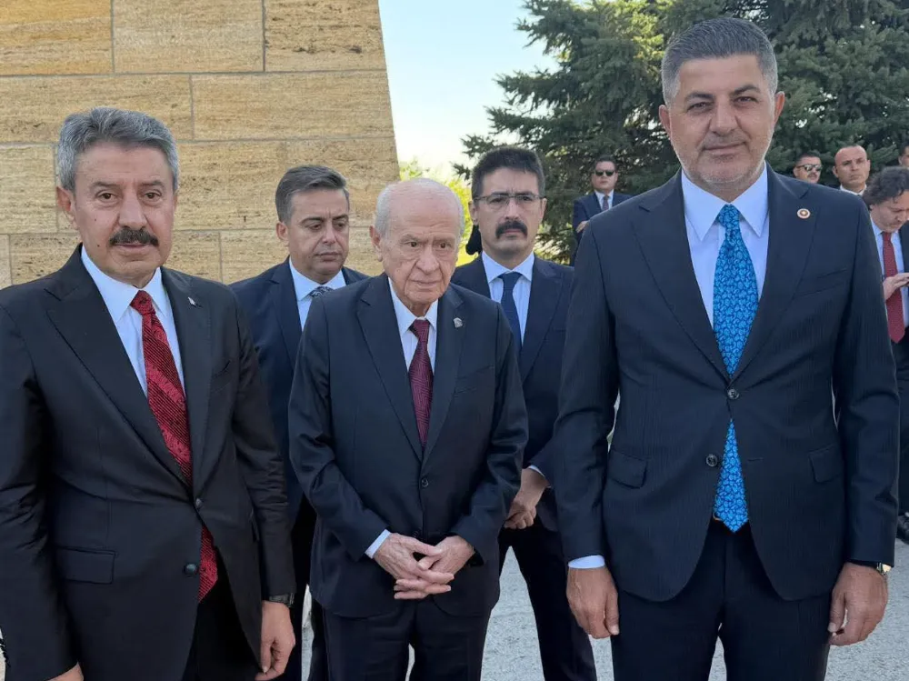 İshak Şan, 30 Ağustos Zafer Bayramı’nda Devlet Bahçeli ile Bir Araya Geldi