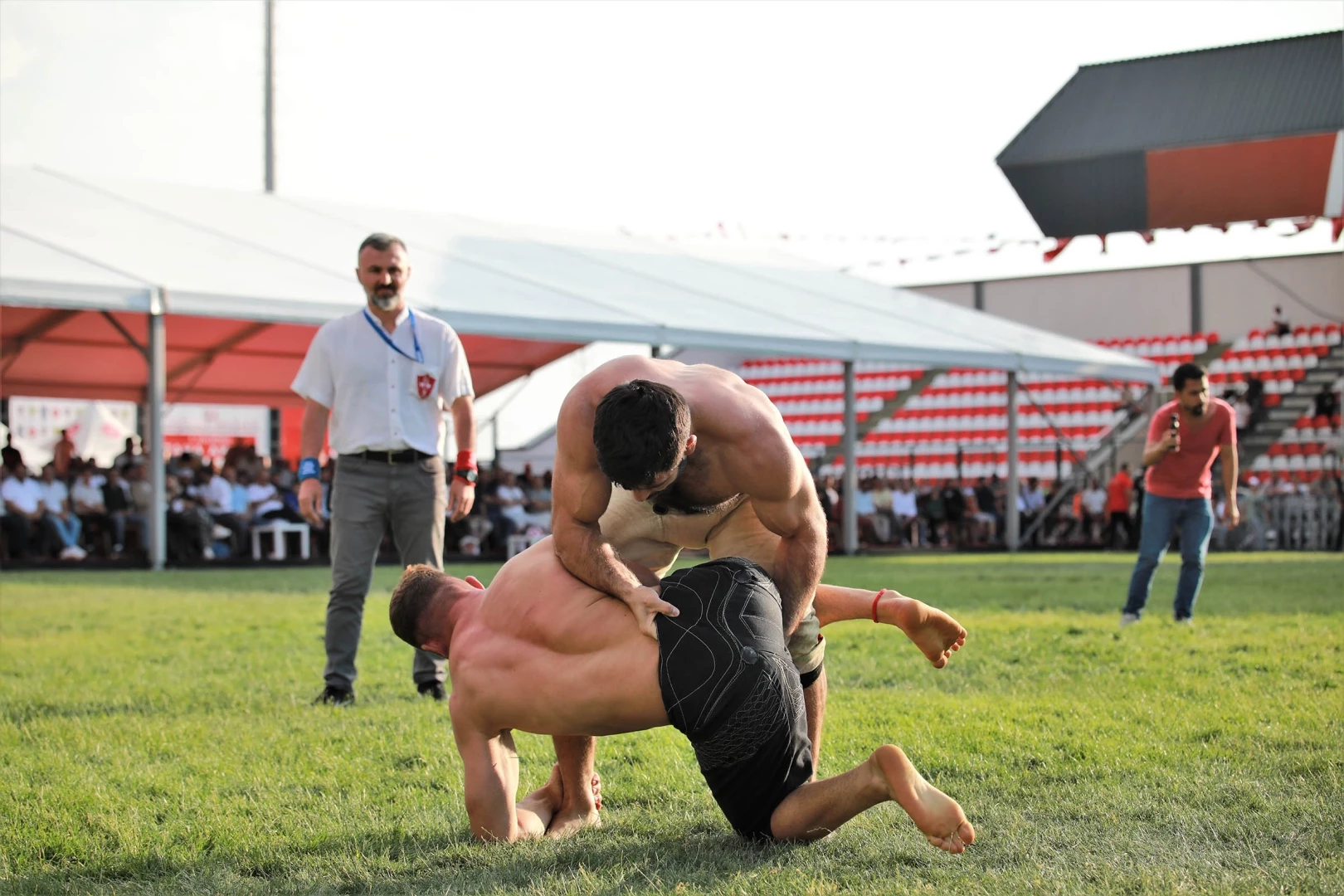 2. Geleneksel Taha Akgül Karakucak Güreşleri’nde Şampiyon Feyzullah Aktürk oldu