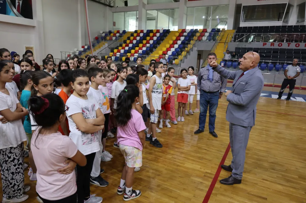 İl Müdürü Elüstü Yaz Spor Okullarında Sporcularla Buluştu