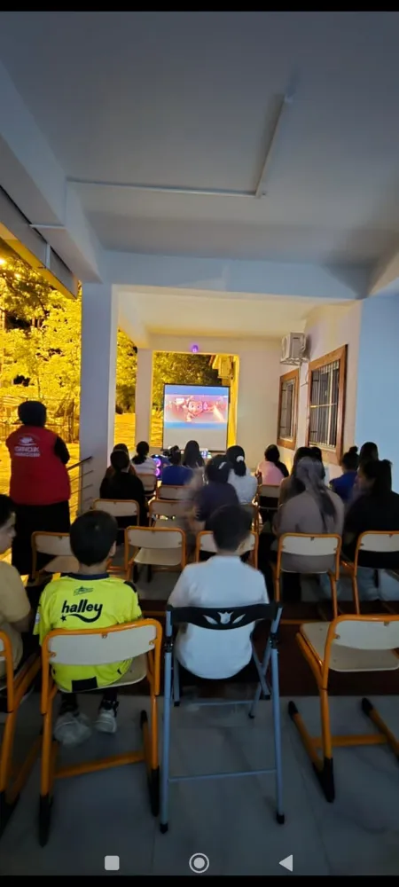 Tut’ta Çocuklara Açık Hava Sinema Keyfi