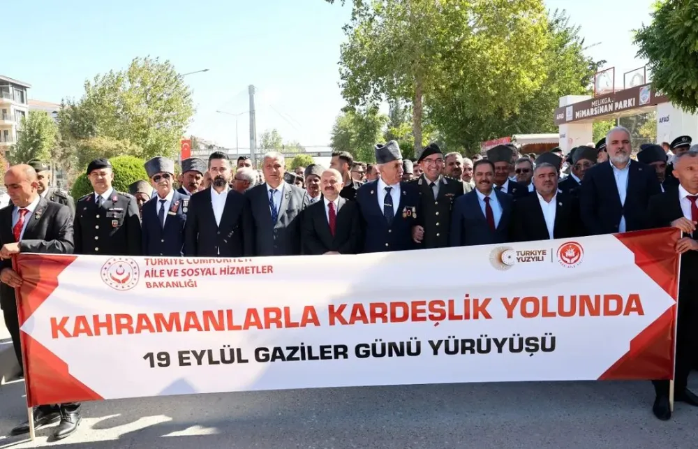 Adıyaman’da Gaziler Günü İçin Kortej Yürüyüşü Düzenlendi