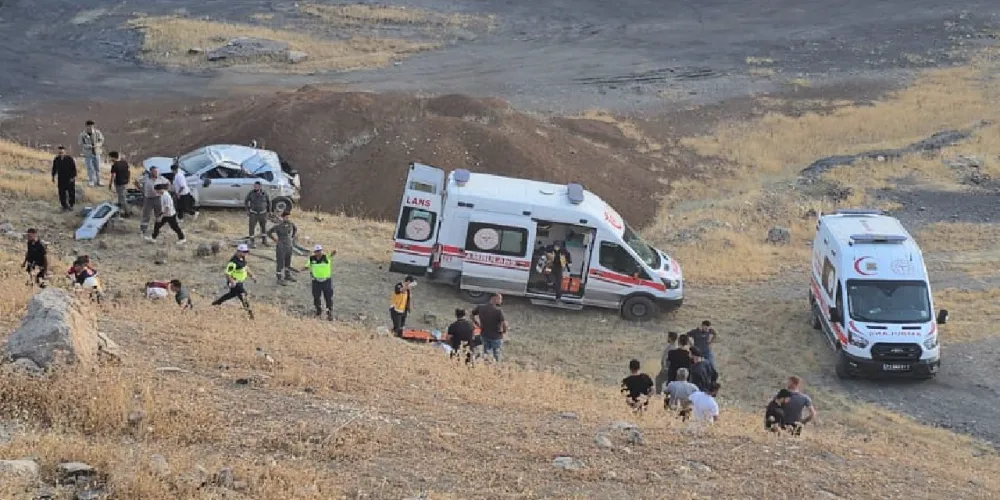 Şırnak’ta şarampole yuvarlanan otomobilde 1 kişi öldü, 1 kişi yaralandı
