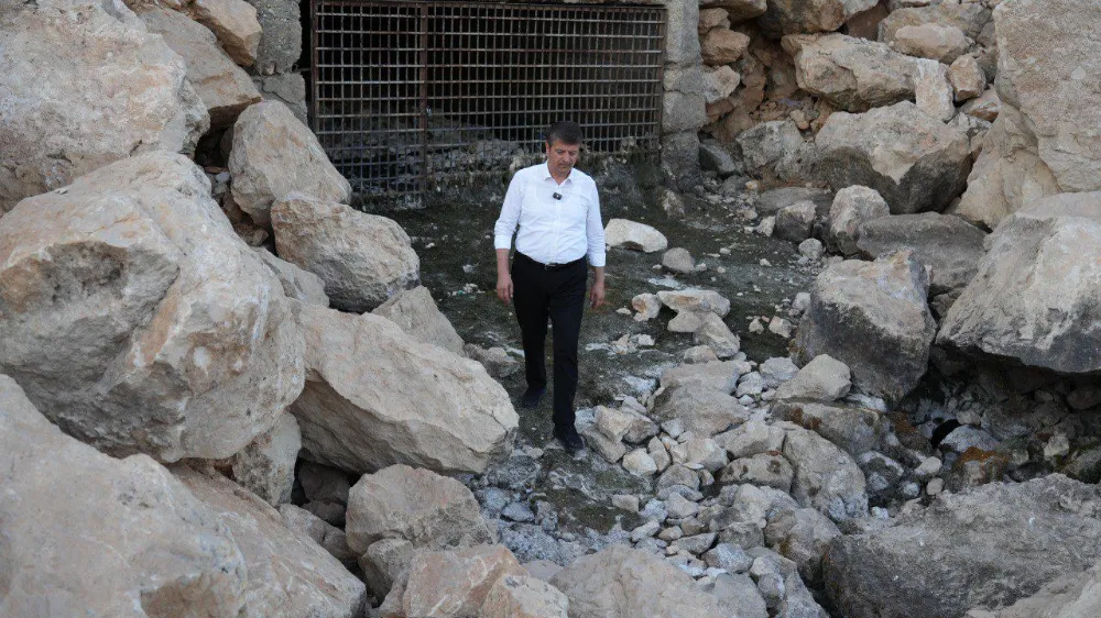 Başkan Tutdere tamamen kuruyan Gürlevik su kaynağında incelemelerde bulundu