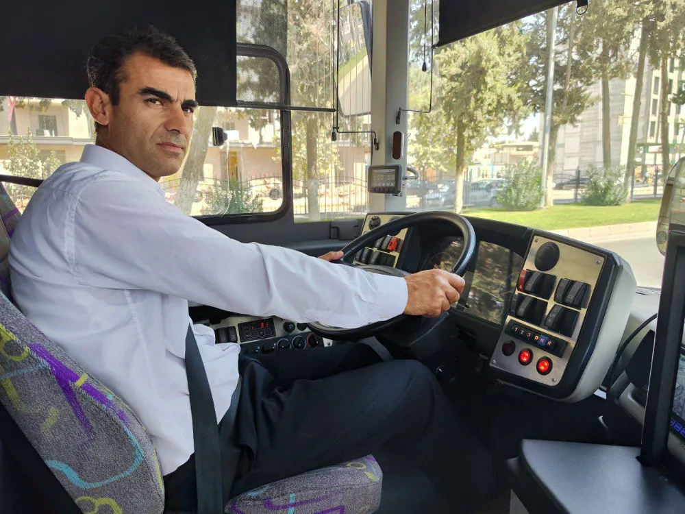 Adıyaman Belediyesinin halk otobüsü şoförü faciayı önledi