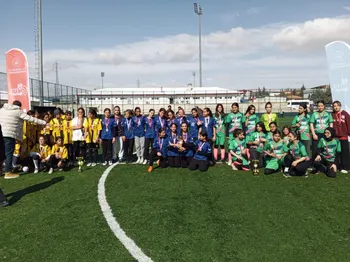 Yıldız Kızlar Futbolda Şampiyon Polis Amca İmam Hatip Ortaokulu