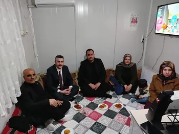 MHP Merkez İlçe’den Konteyner Kentte “Gönül Gönüle” Ziyaret