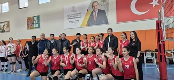 Şampiyon Tut Gençlik! Küçük Kızlar Voleybol Takımı Adıyaman İl Birincisi