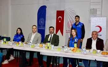 Kahta’da Gençlik Merkezi’nde İftar Buluşması Düzenlendi