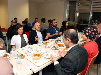 Vali Varol Sağlık Çalışanlarıyla İftar Sofrasında Buluştu
