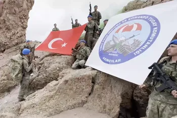 Kahraman komandolar Erciyes’te... Somalili askeri personelle keşif tırmanışı